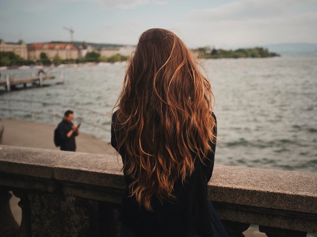 Image of a woman with Long & Choppy Layers